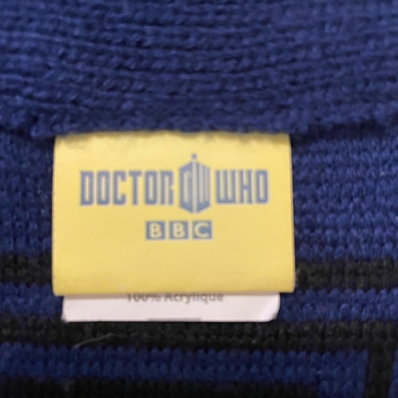 Doctor Who Blue TARDIS Police Box Winter Scarf - Picture 4 of 6